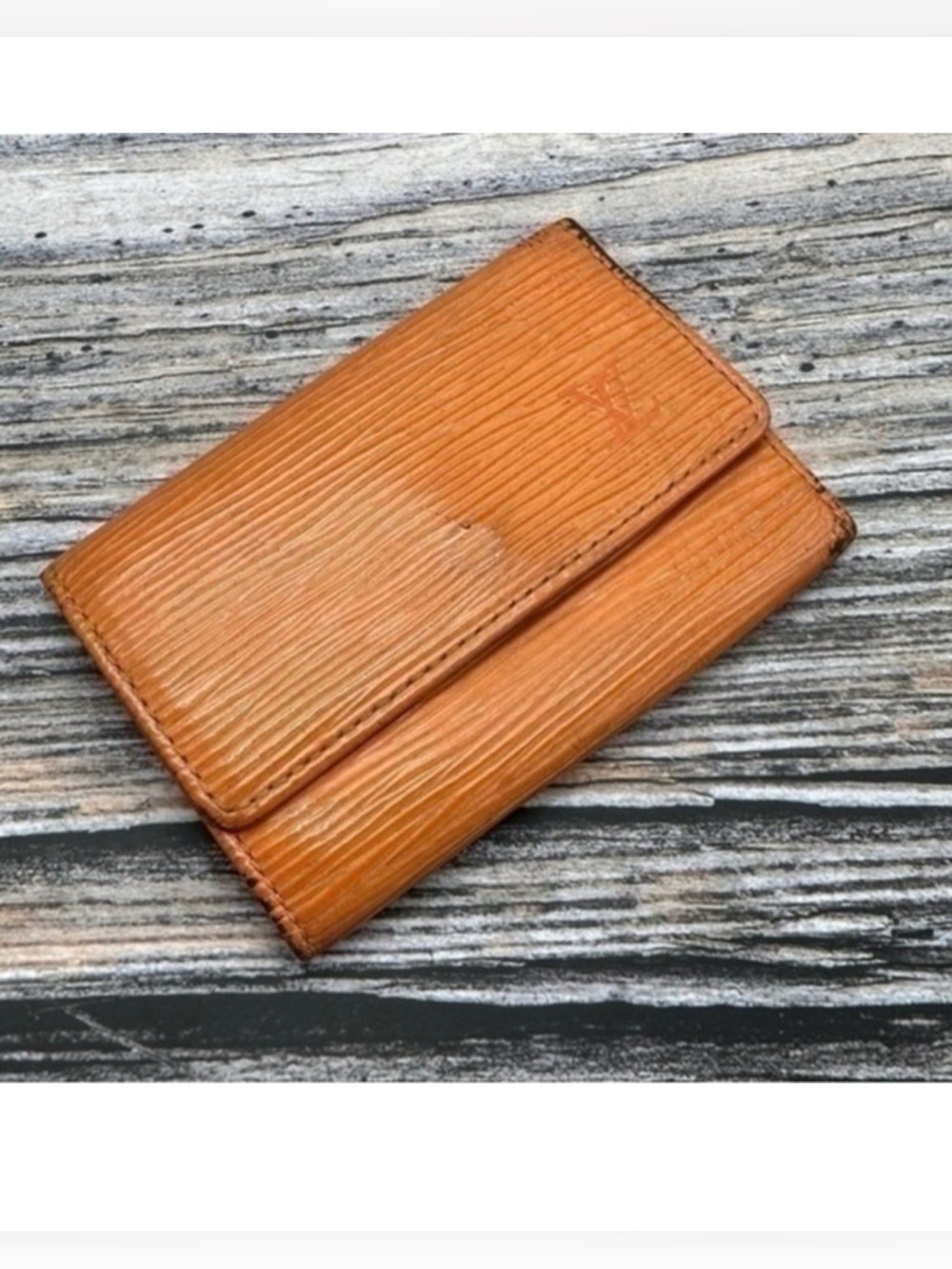 AUTHENTIC Louis Vuitton keycase. Color: Orange.
